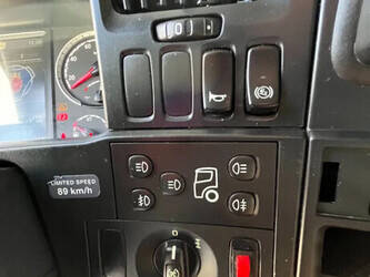 2017-scania-r490-1437707-46313580