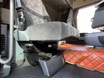 2017-scania-r490-1437707-46313586