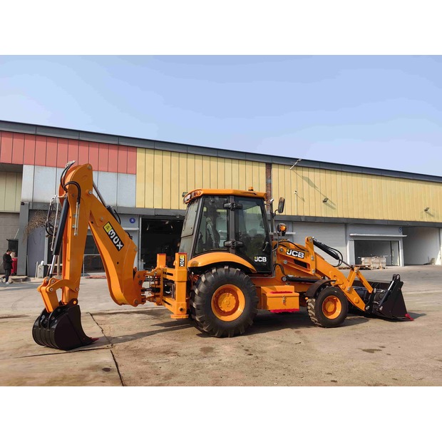 2023 جيه سي بي 3CX-46313816