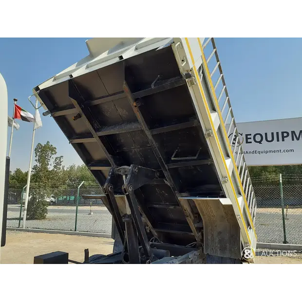 2024 Isuzu NPR-46314030