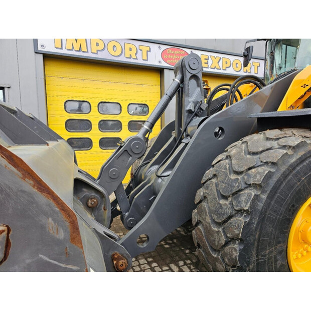 2020 فولفو L180H-46315119