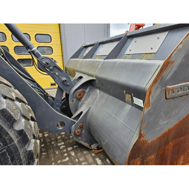 2020 فولفو L180H-46315120