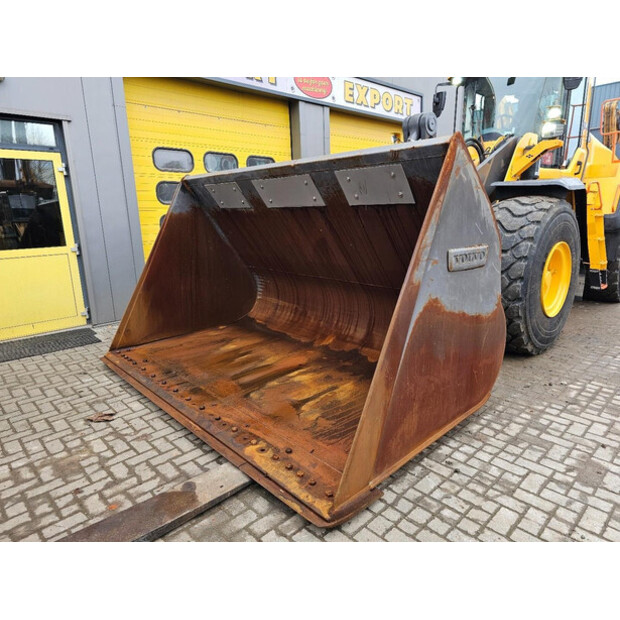 2020 فولفو L180H-46315121