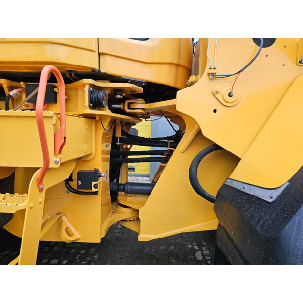 2020 فولفو L180H-46315122