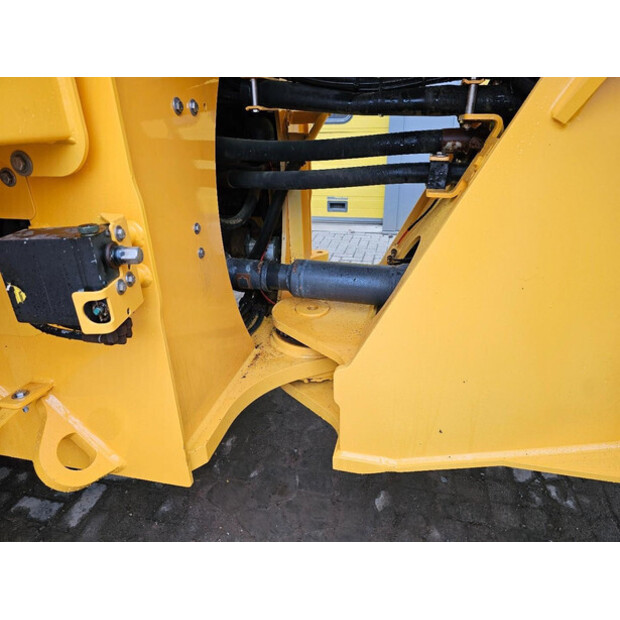 2020 فولفو L180H-46315123