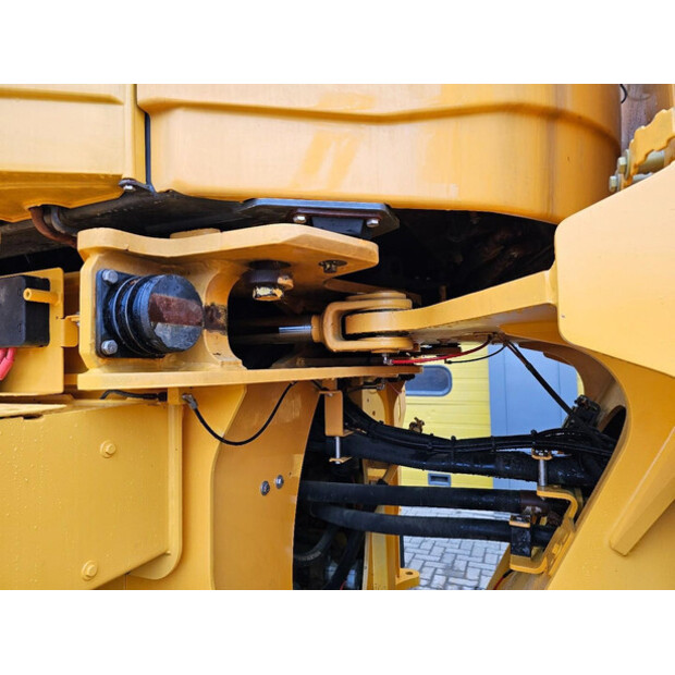 2020 فولفو L180H-46315124