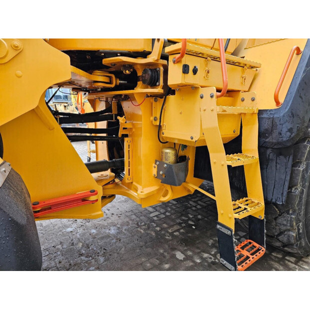 2020 فولفو L180H-46315126