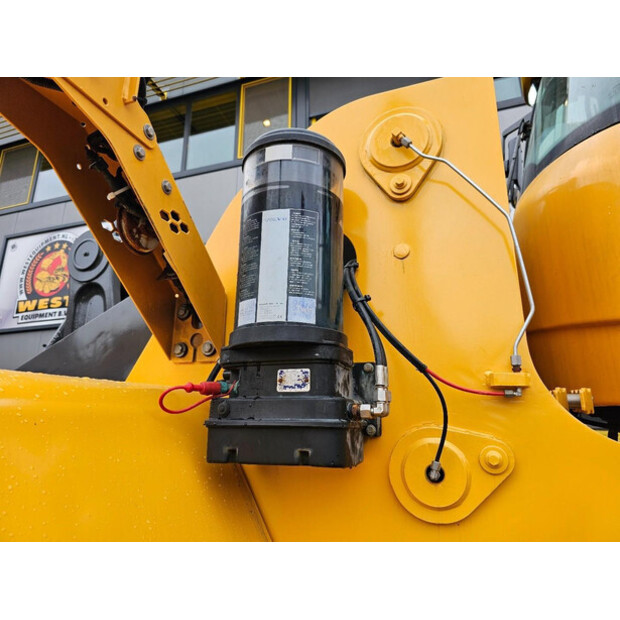 2020 فولفو L180H-46315127