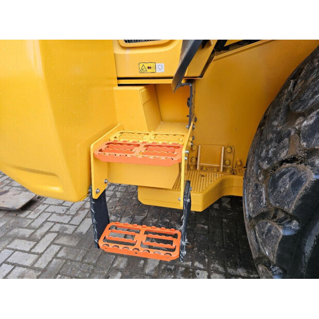 2020 فولفو L180H-46315129