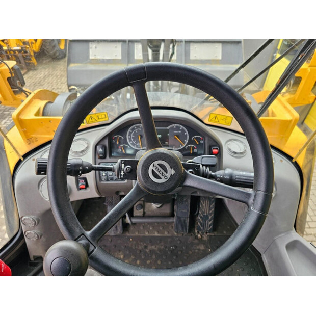 2020 فولفو L180H-46315131