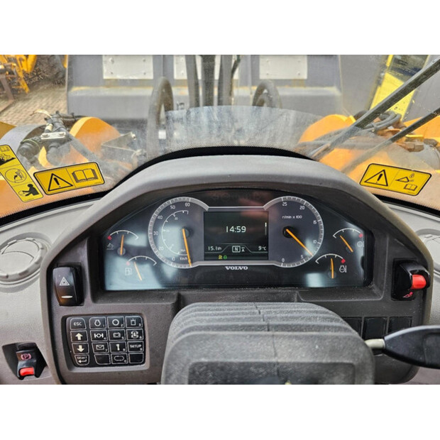 2020 فولفو L180H-46315132