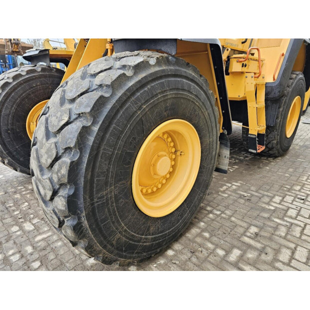 2020 فولفو L180H-46315140