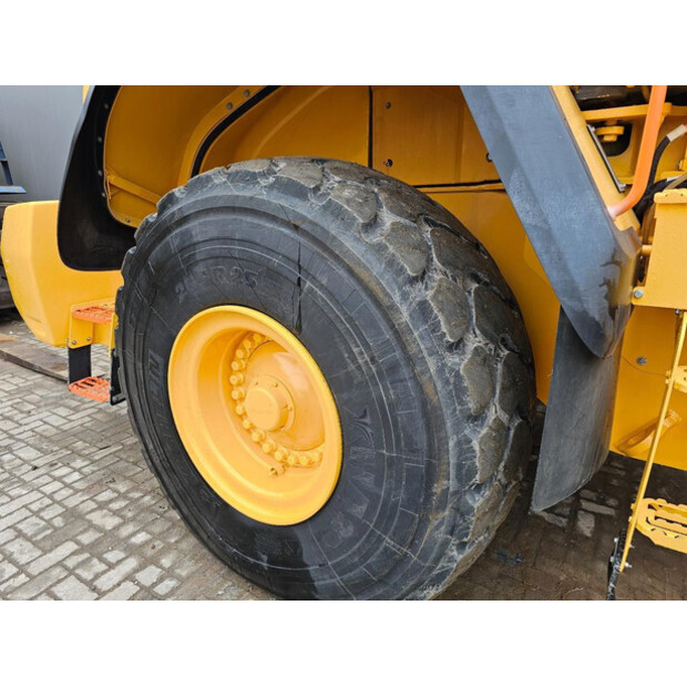 2020 فولفو L180H-46315141