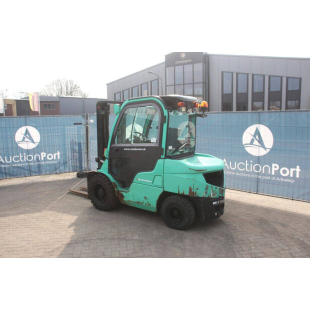 2005 ميتسوبيشي FD35N-46317172