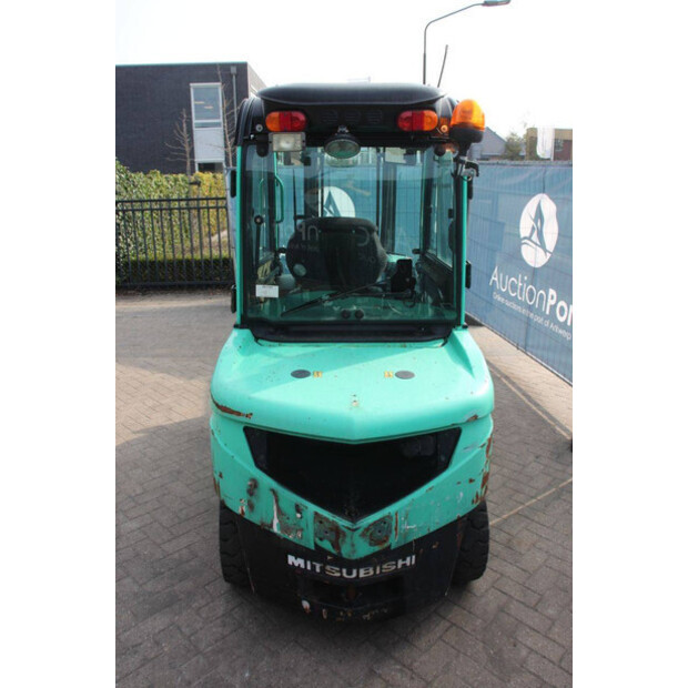 2005 ميتسوبيشي FD35N-46317173