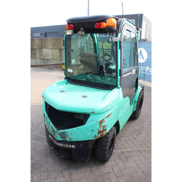 2005 ميتسوبيشي FD35N-46317174