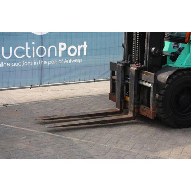 2005 ميتسوبيشي FD35N-46317178