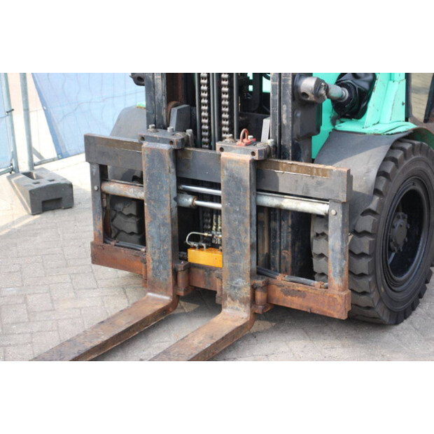 2005 ميتسوبيشي FD35N-46317179