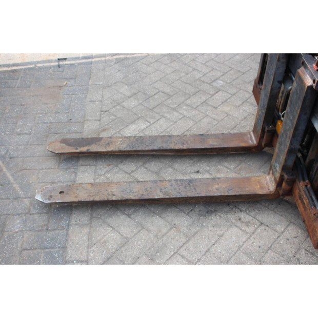 2005 ميتسوبيشي FD35N-46317181