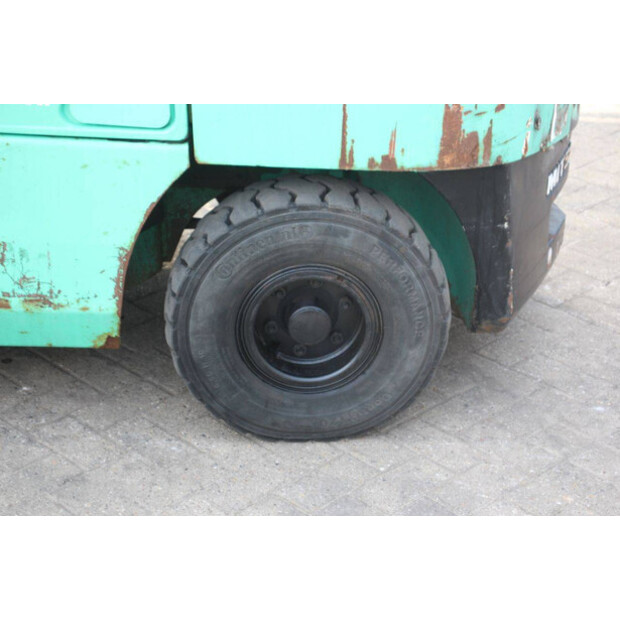 2005 ميتسوبيشي FD35N-46317185