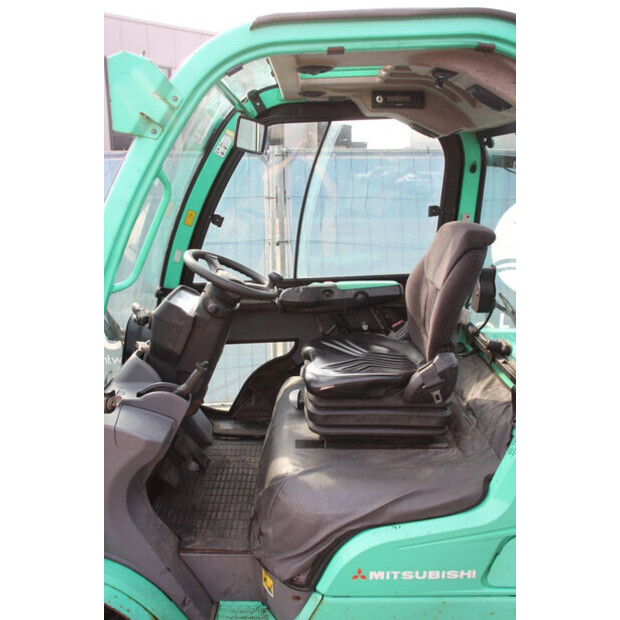 2005 ميتسوبيشي FD35N-46317190