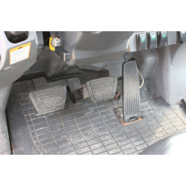 2005 ميتسوبيشي FD35N-46317192