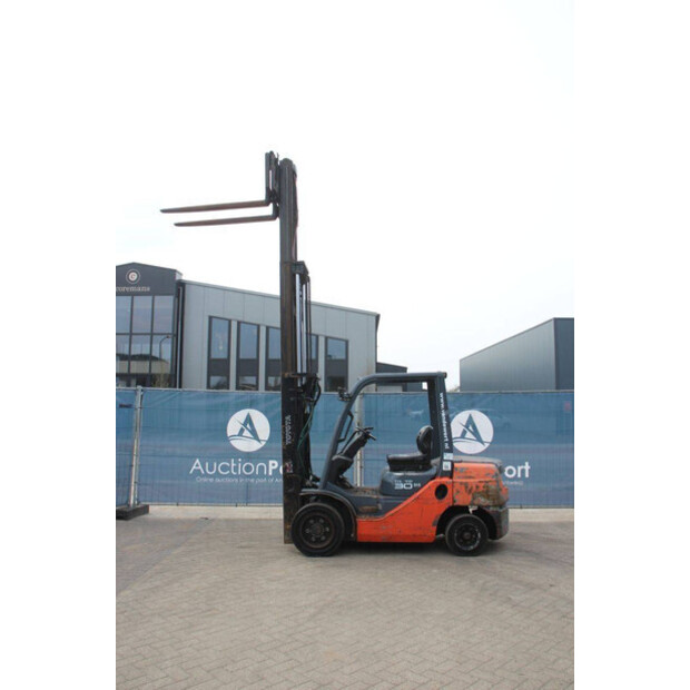 2009 Toyota 02-8FDF30-46317233