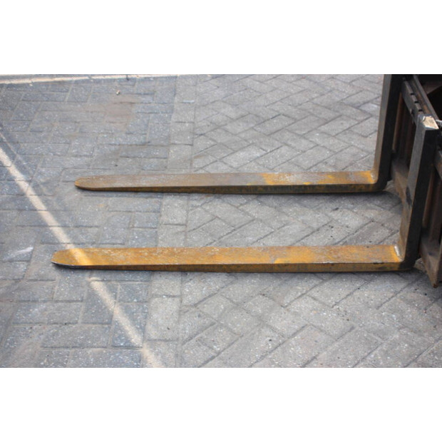 NISSAN FJ02A25-46317246