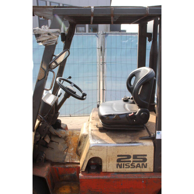 NISSAN FJ02A25-46317251