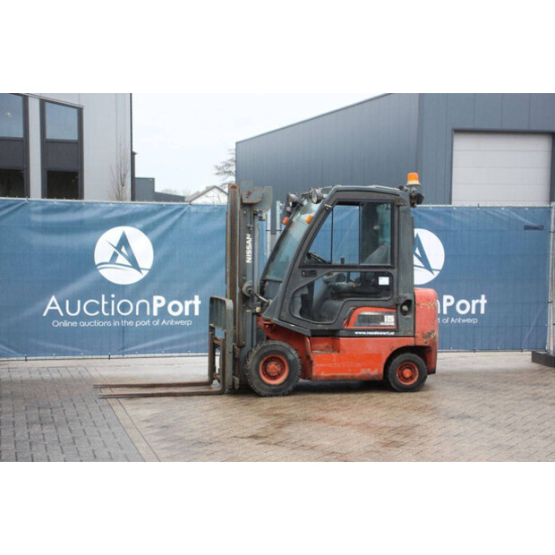 2000 NISSAN FDGTA150-46317589