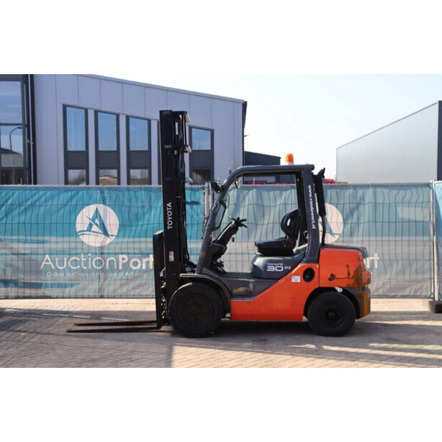 2012 Toyota 02-8FDF30-46317763