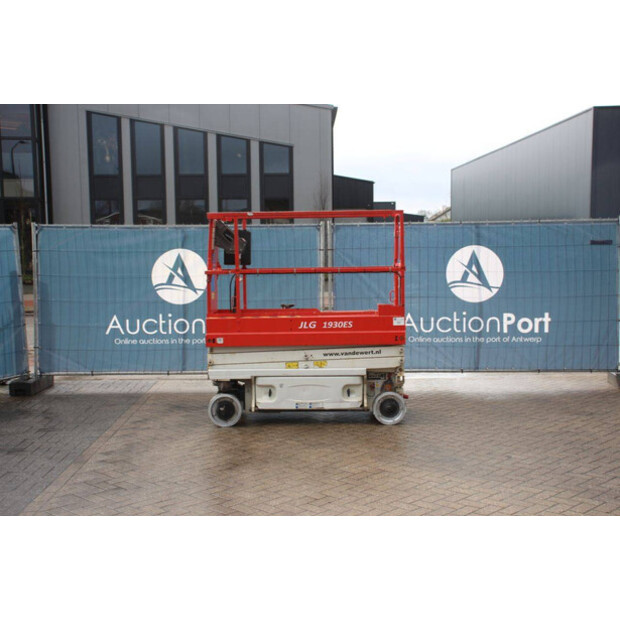 2015 جيه ال جي 1930ES-46318257