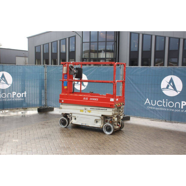 2015 جيه ال جي 1930ES-46318258