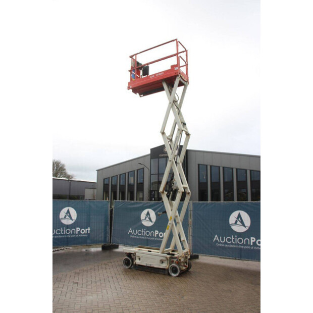 2015 جيه ال جي 1930ES-46318280