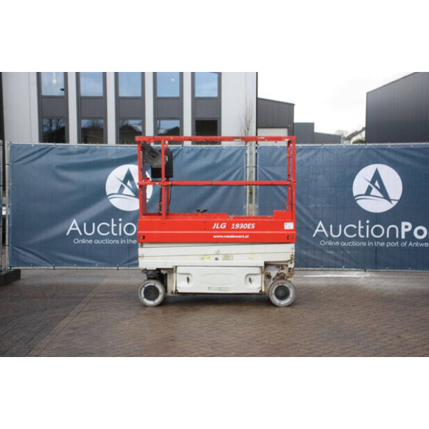 2015 جيه ال جي 1930ES-46318285