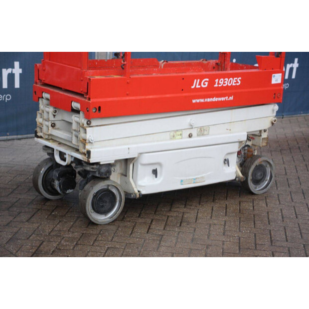 2015 جيه ال جي 1930ES-46318292