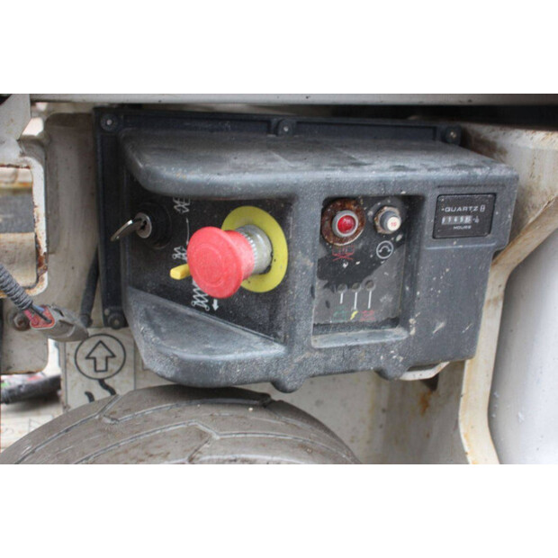 2015 جيه ال جي 1930ES-46318303