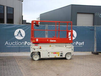 صورة ل رافعات مقصية 2013 جيني GS-2032 للبيع في بولندا