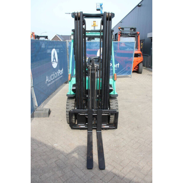 2013 ميتسوبيشي FG25N-46318434