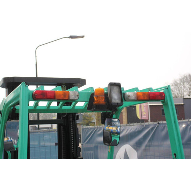 2013 ميتسوبيشي FG25N-46318444