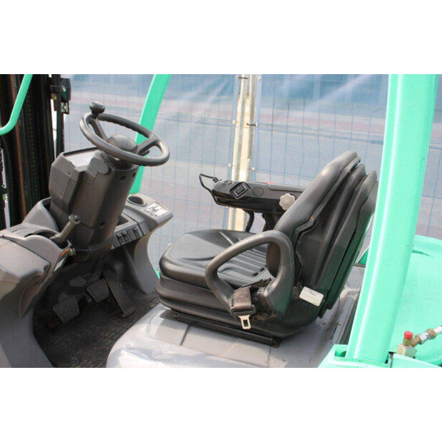 2013 ميتسوبيشي FG25N-46318450