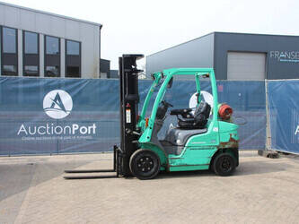 صورة ل رافعات شوكية 2013 ميتسوبيشي FG25N