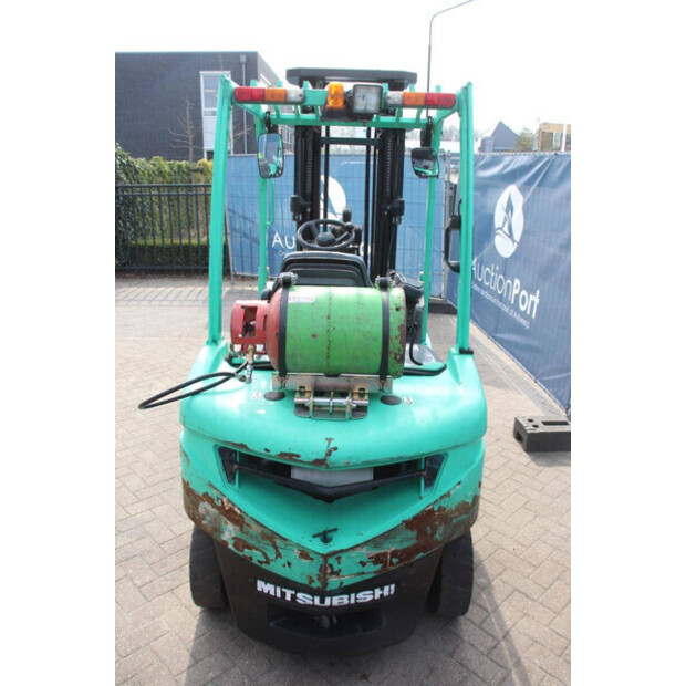 2013 ميتسوبيشي FG25N-46318465