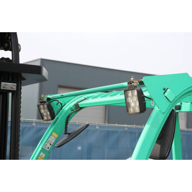 2013 ميتسوبيشي FG25N-46318474