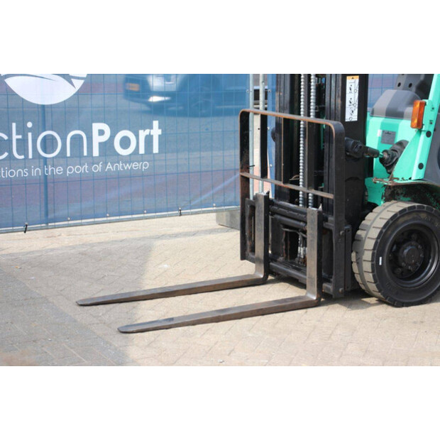 2012 MITSUBISHI FG25N-46318504