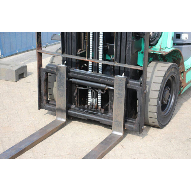 2012 MITSUBISHI FG25N-46318505