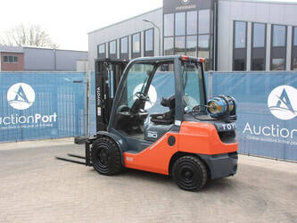 2019-toyota-06-8fg30f-1437876-46318785