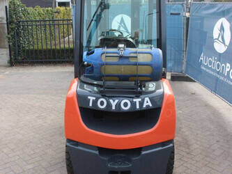 2019-toyota-06-8fg30f-1437876-46318786