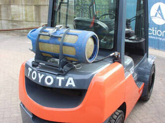 2019-toyota-06-8fg30f-1437876-46318787