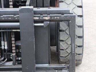 2019-toyota-06-8fg30f-1437876-46318793